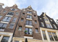 Woning aan de Nieuwezijds Voorburgwal te Amsterdam